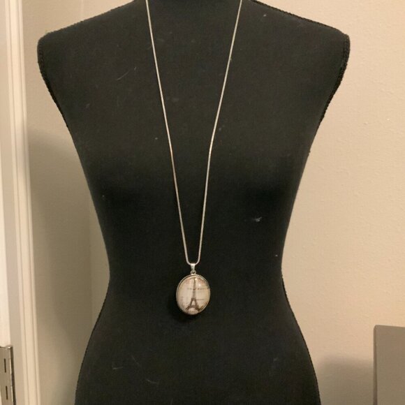 Eiffel Tower Paris Vintage Style Cabochon Silver Tone Pendant Necklace - Picture 3 of 9